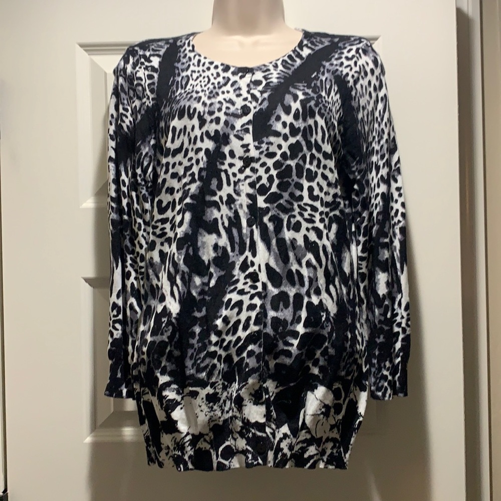 Joseph A women’s cardigan sweater. Black and white